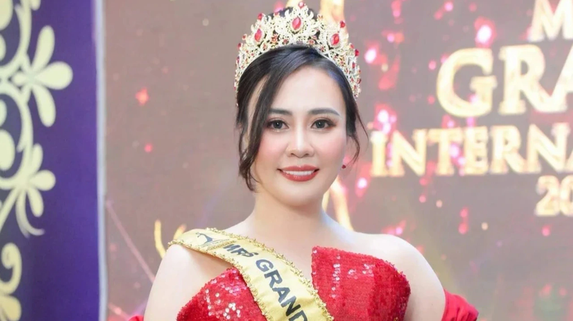 Hoa hậu đầu tiên giữ vương miện hai nhiệm kỳ