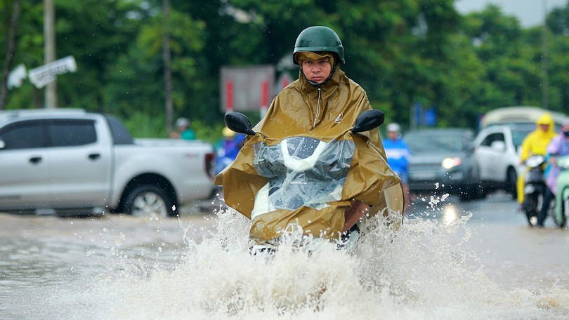 Bão số 3 tiếp tục suy yếu, gây mưa lớn đêm nay