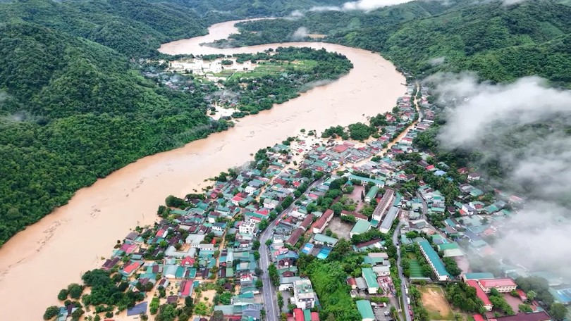 Hàng trăm ngôi nhà tại Tương Dương - Nghệ An chìm trong biển nước