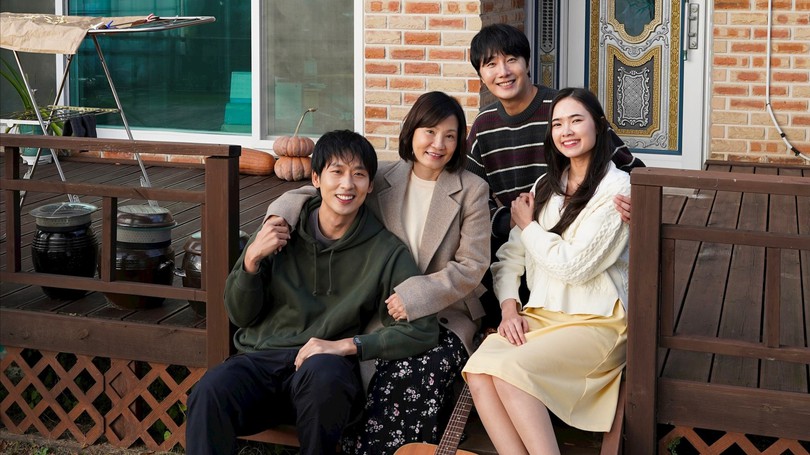 Jung Il-woo đến Việt Nam quảng bá phim ‘Mang mẹ đi bỏ’