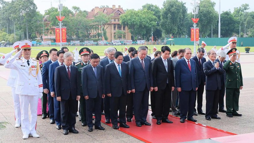Tưởng nhớ Chủ tịch Hồ Chí Minh và các Anh hùng liệt sĩ