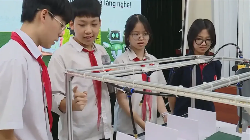 Học sinh Hà Nội ứng dụng AI trong khoa học