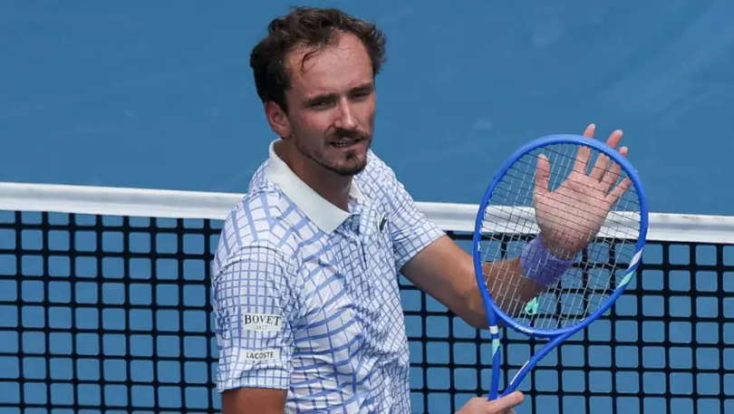 Daniil Medvedev bị loại, Emma Raducanu vào bán kết Washington Open