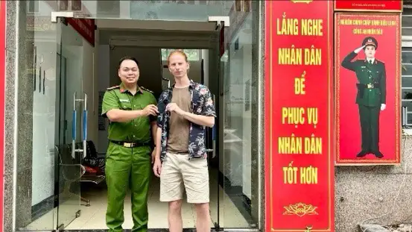 Tài xế taxi cướp giật tài sản của du khách nước ngoài