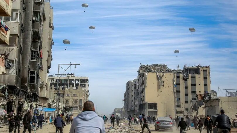 Israel xác nhận chuẩn bị thả hàng viện trợ tại Gaza