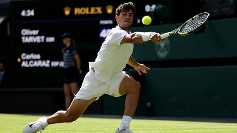 Carlos Alcaraz thẳng tiến vào vòng 3 Wimbledon