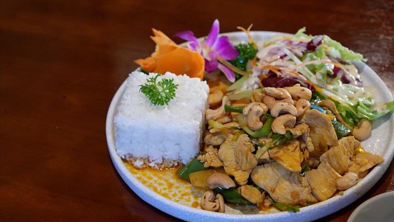 Gà xào hạt điều