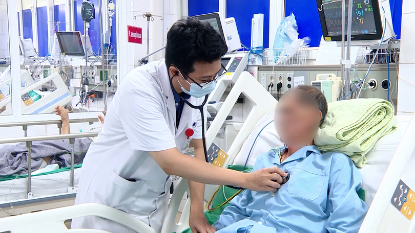 Thêm hai bệnh nhân biến chứng nặng sau ăn tiết canh lợn