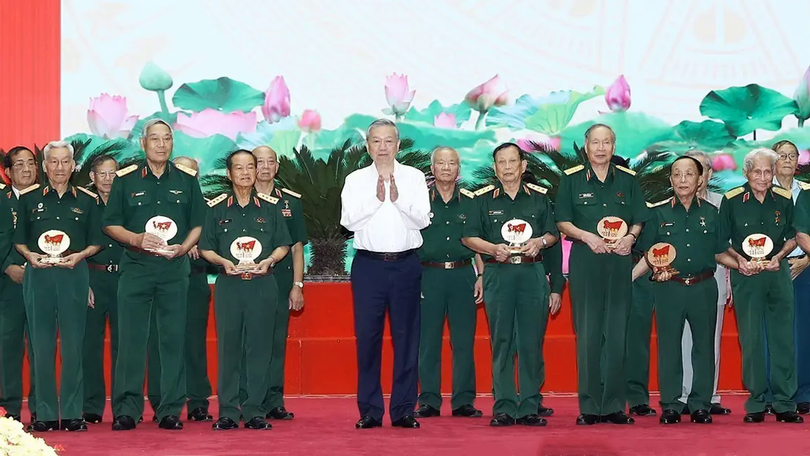 Tổng Bí thư Tô Lâm gặp mặt đại biểu người có công