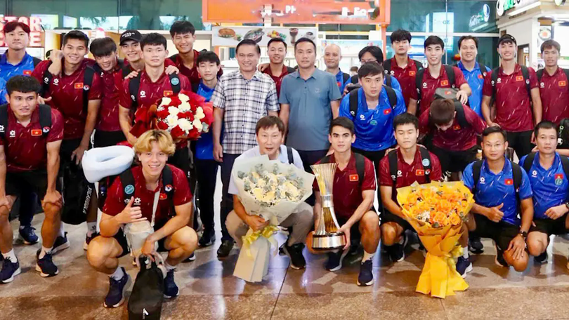 U23 Việt Nam về nước trong sự chào đón của người hâm mộ