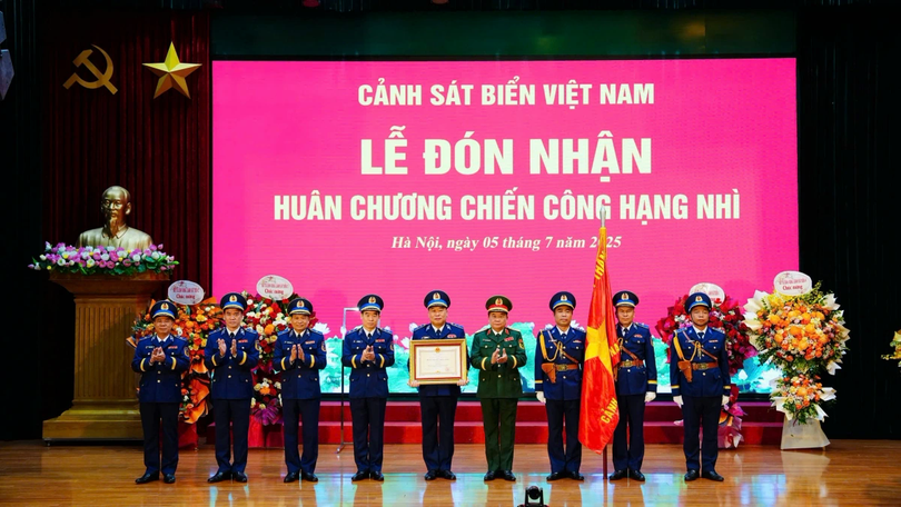 Cảnh sát biển Việt Nam nhận Huân chương Chiến công hạng Nhì