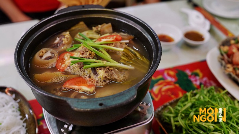 Bò om dưa chua bỗng