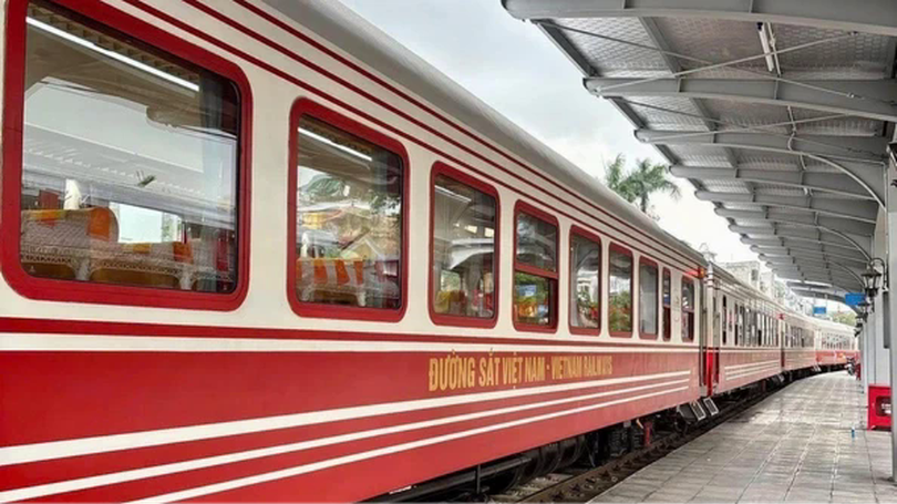 Giá vé tháng tàu Hoa Phượng Đỏ tăng từ tháng 7/2025