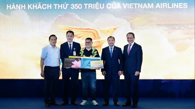 Vietnam Airlines đón hành khách thứ 350 triệu
