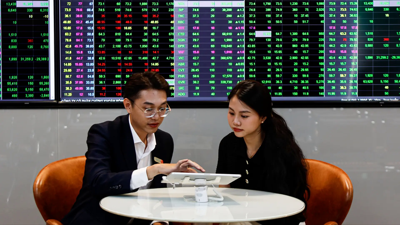 Chứng khoán trong nước rung lắc trước sức ép thuế quan