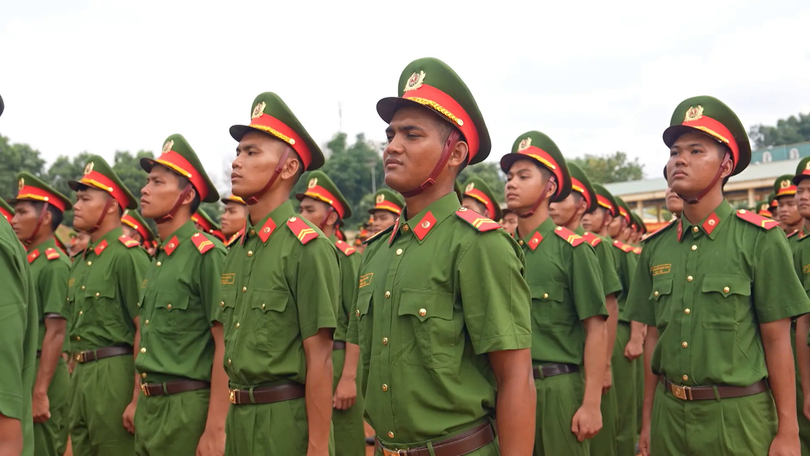 Hàng nghìn chiến sĩ A80 nỗ lực tập luyện dưới nắng nóng