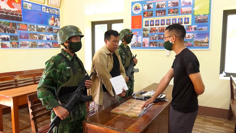 Sơn La bắt đối tượng mua bán 10 bánh heroin