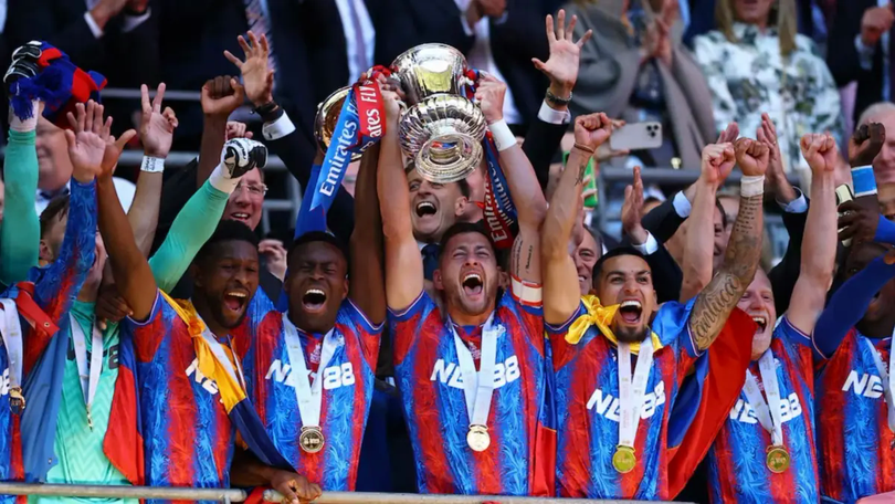 Crystal Palace không được dự Europa League