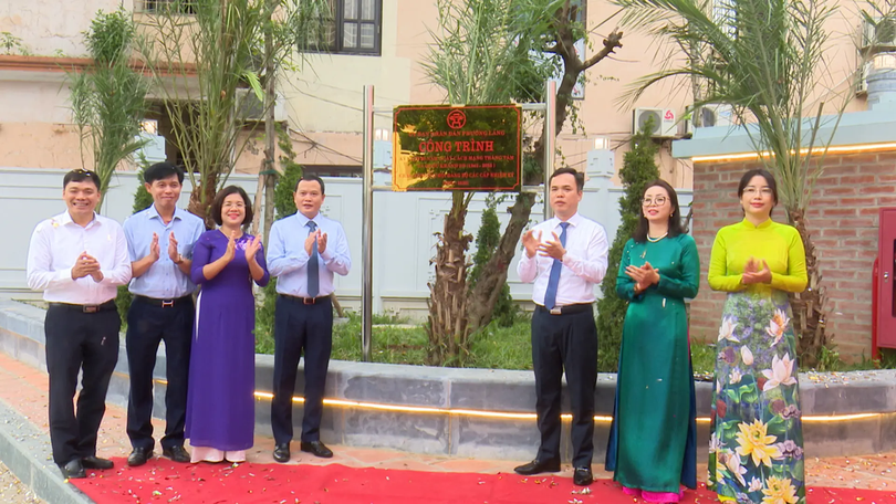 Gắn biển công trình tu bổ di tích Pháo đài Láng