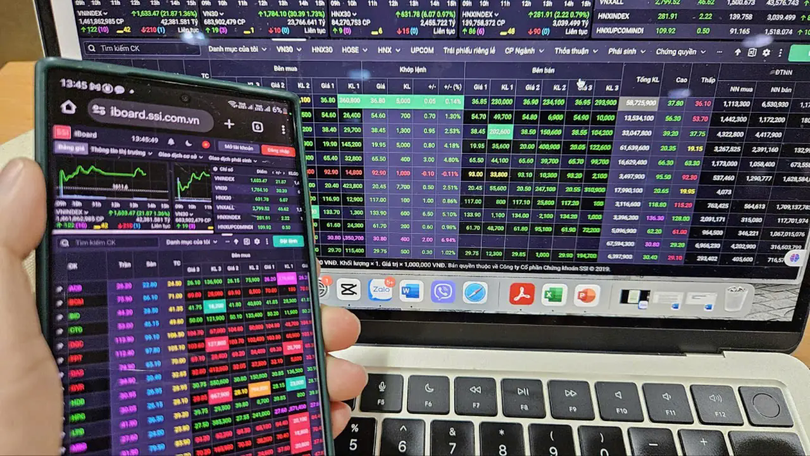 Chứng khoán Việt bứt phá mạnh, VN-Index tiến gần mốc 1.700 điểm