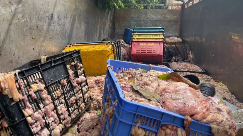 Hà Nội: Phát hiện hai tấn mỡ không rõ nguồn gốc