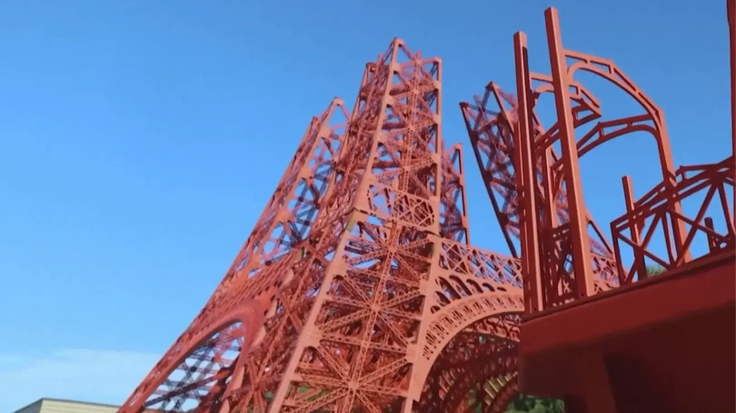 Độc đáo mô hình tháp Eiffel tỷ lệ 1:10