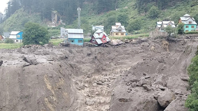 Ấn Độ: Mưa lớn bất ngờ ở Kashmir gây nhiều thương vong