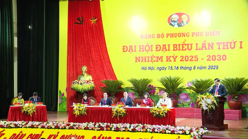 Phường Phú Diễn vào kỷ nguyên mới không còn hộ nghèo