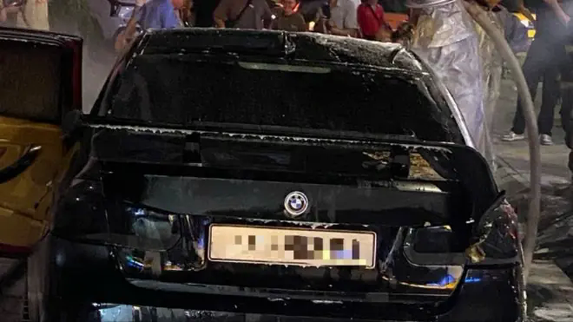 Xe ô tô BMW bất ngờ bốc cháy trên phố Ngô Quyền