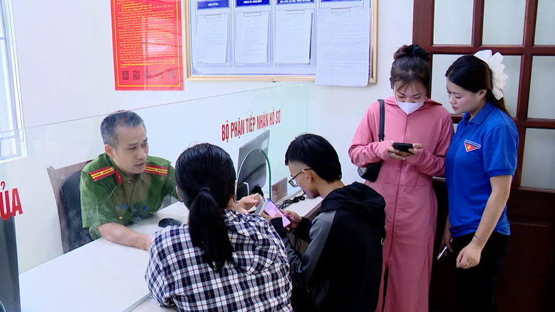 Công an cơ sở hỗ trợ người dân, quản lý tốt địa bàn