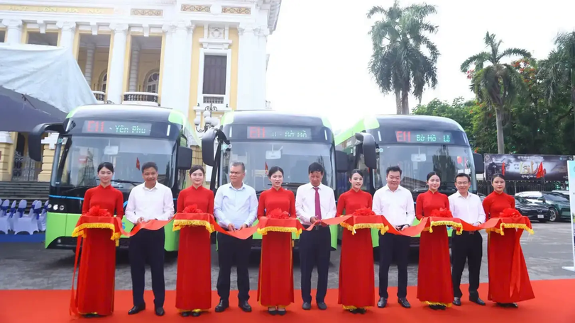 Hà Nội vận hành miễn phí tuyến buýt E11