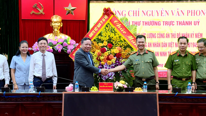 Công an Hà Nội: Lực lượng anh hùng, trung thành, tận tụy