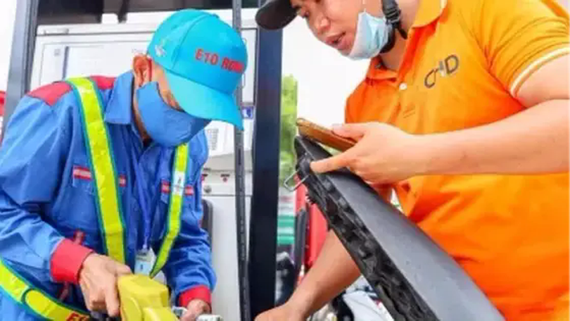 10.000 lít xăng E10 được tiêu thụ ngày đầu mở bán