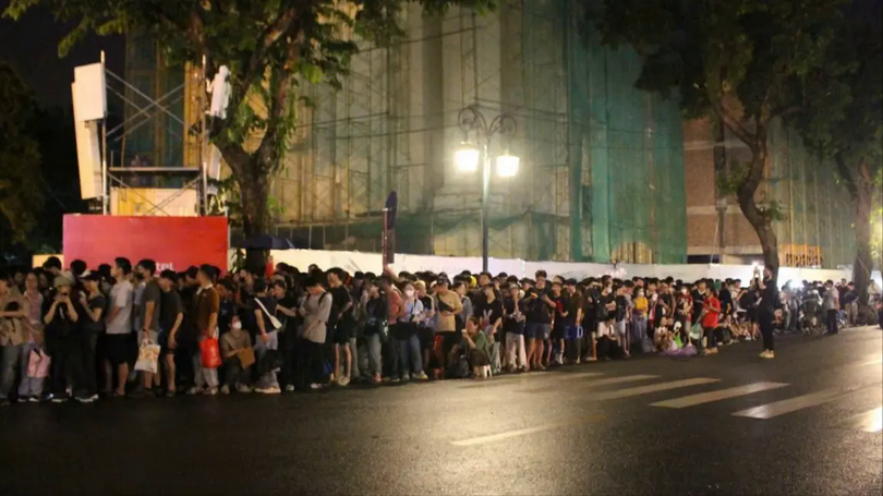 Khán giả thức xuyên đêm chờ vé ‘Việt Nam trong tôi’