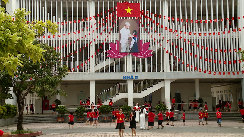 Hà Nội mở cửa trường học đón người dân, du khách