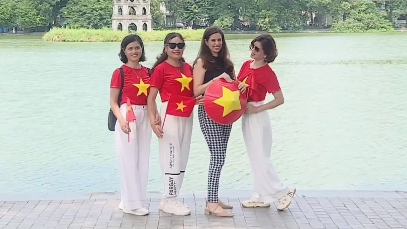 Bạn bè quốc tế hòa mình trong không khí A80
