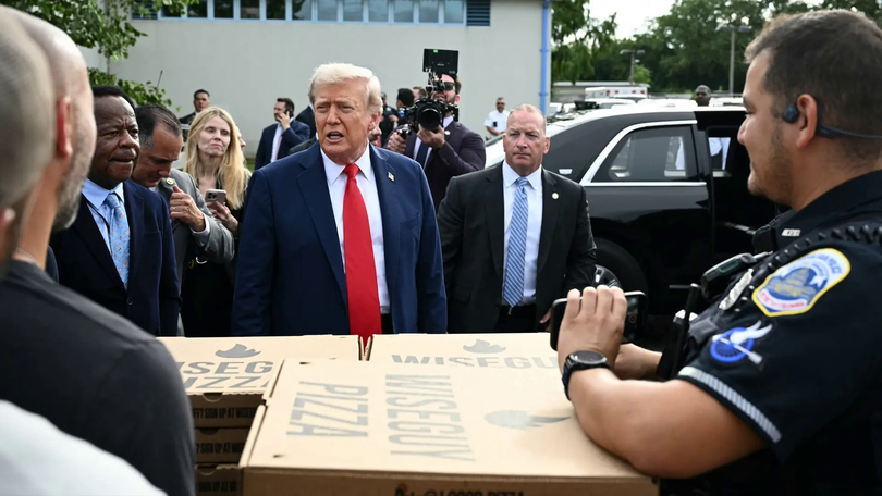 Tổng thống Trump tuần tra đường phố Washington D.C