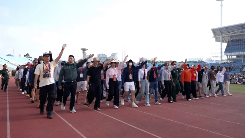 Hơn 100 nghệ sĩ sẵn sàng cho diễu binh, diễu hành A80