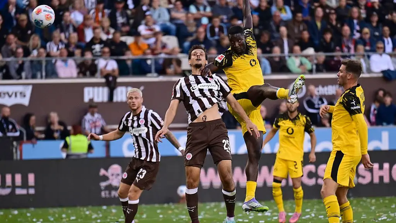 Borussia Dortmund bị cầm hòa ở những phút cuối