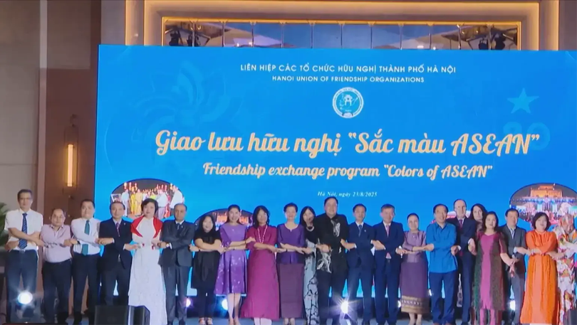 Chương trình giao lưu hữu nghị 'Sắc màu ASEAN'