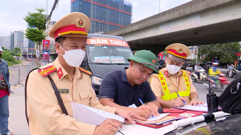 CSGT ứng trực 70 điểm nóng giao thông Thủ đô