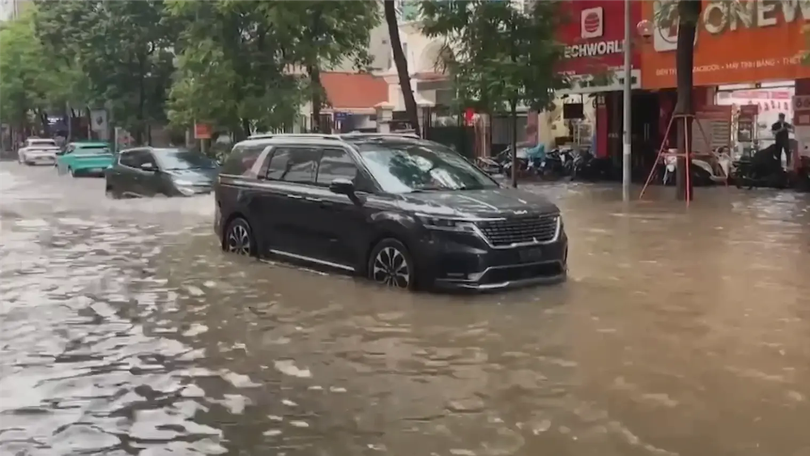 Hà Nội khẩn trương khắc phục ngập úng nội đô