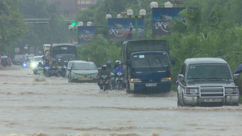 Hà Nội hơn 30 điểm ngập sau mưa lớn