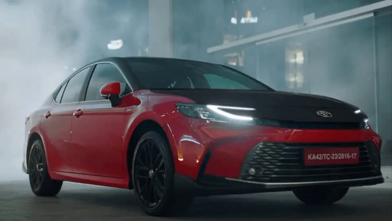 Toyota Camry có bản hybrid đặc biệt