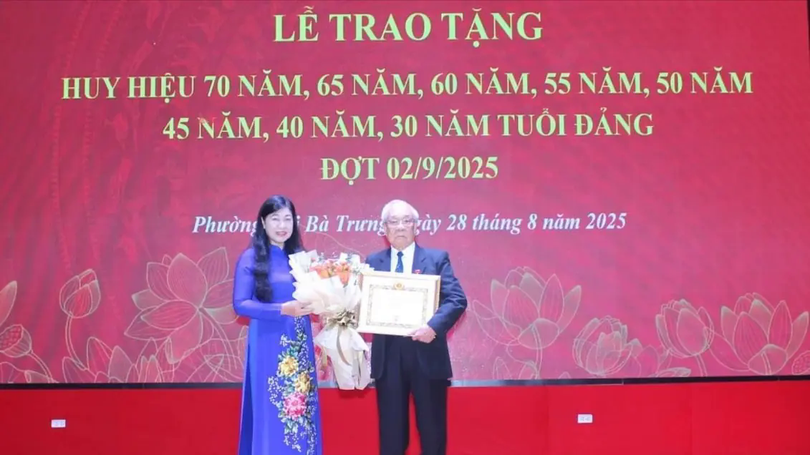 Niềm tự hào từ những Huy hiệu Đảng đợt 2/9
