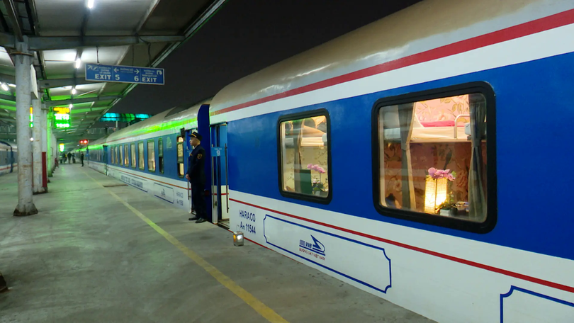 Tàu Bắc - Nam đón trả khách tại ga Giáp Bát dịp 2/9