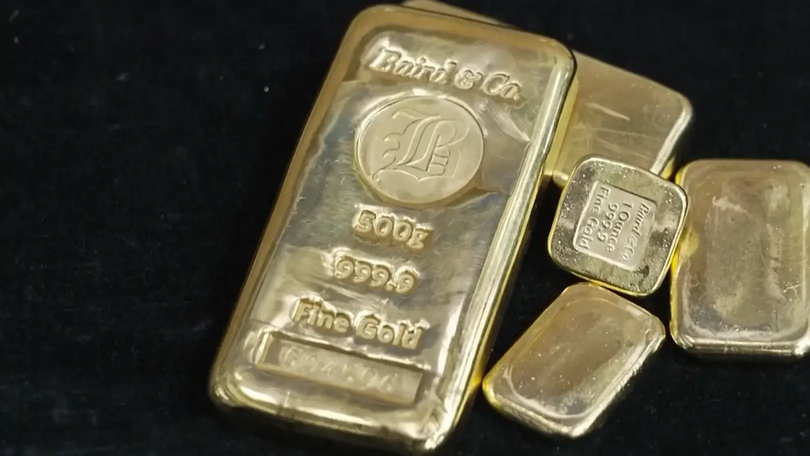 Giá vàng lập đỉnh 5 tuần giữa tranh cãi Trump - Fed