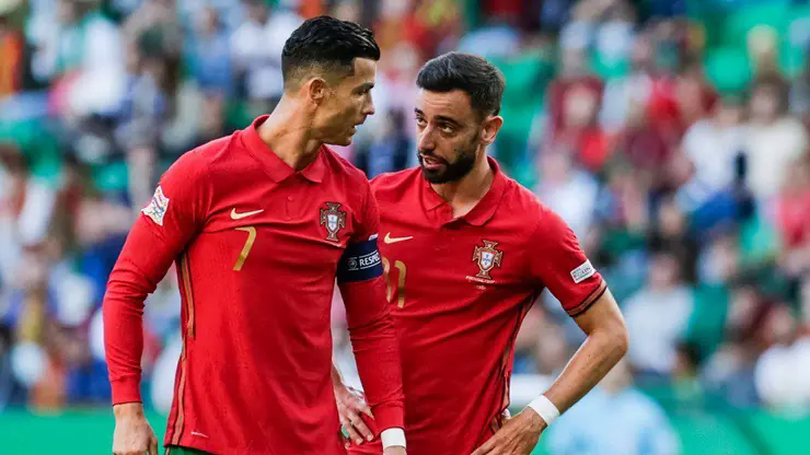 Ronaldo thuyết phục Bruno Fernandes gia nhập Al Nassr
