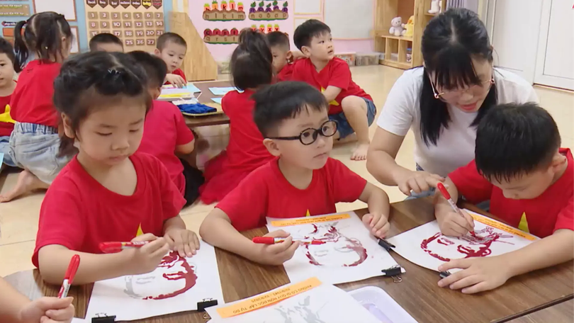 Nuôi dưỡng lòng yêu nước từ tuổi mầm non | Vì trẻ em | 28/08/2025