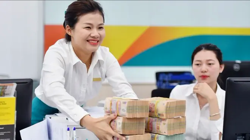 7 ngân hàng trả lương nhân viên bình quân hơn 40 triệu đồng/tháng